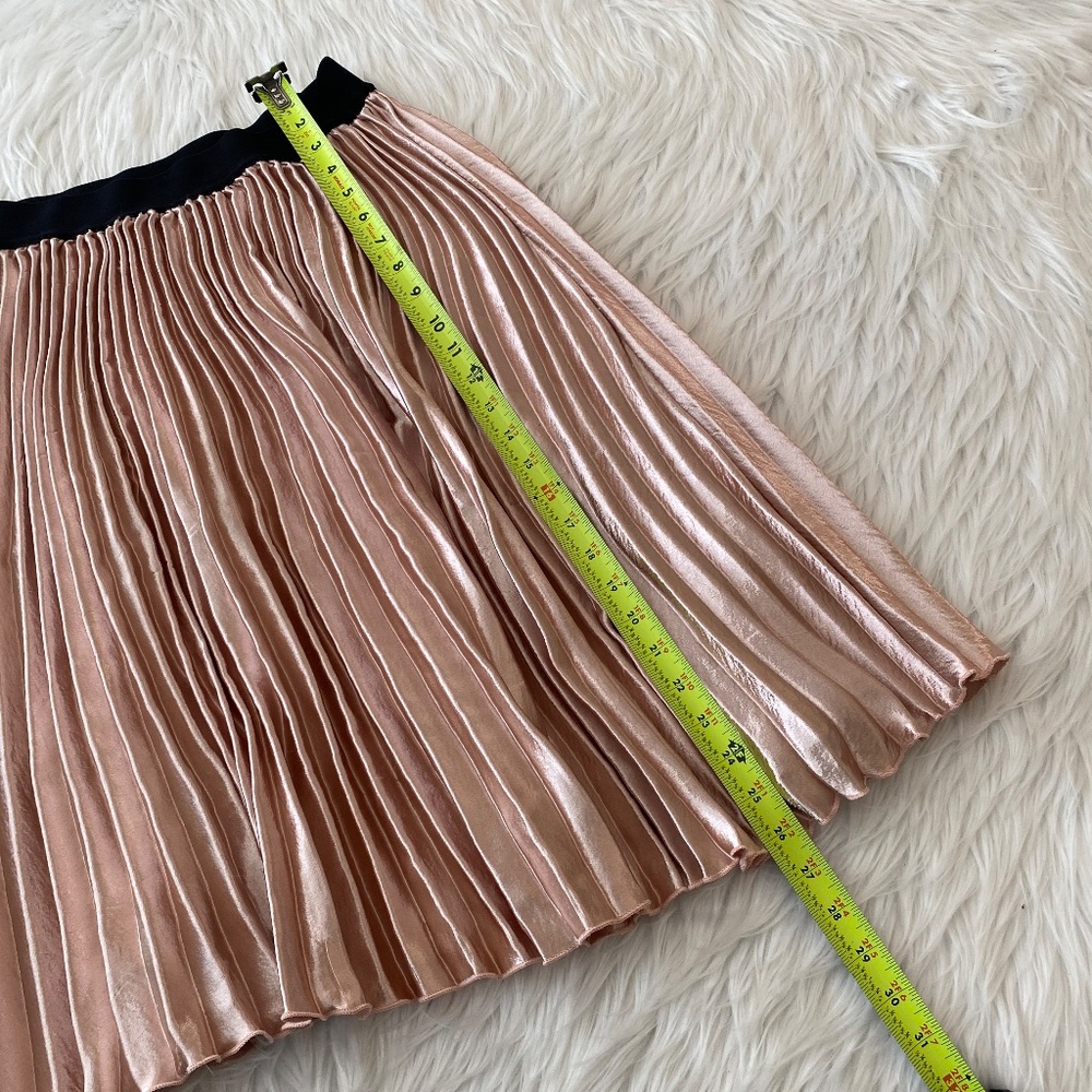 Pink Shiny Pleated Skirt - Picture 2 of 4
